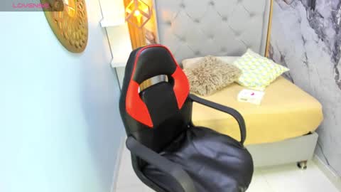          online show from September 20, 2025, 12:39 pm