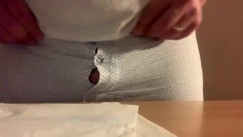 Snapshot of brindille_d_automne chatting on November 11, 2025, 12:32 am brindille_d_automne online show from November 11, 2025, 12:32 am