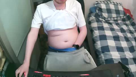 Snapshot of britishtom93 chatting on May 14, 2026, 11:33 pm British Tom online show from May 14, 2026, 11:33 pm