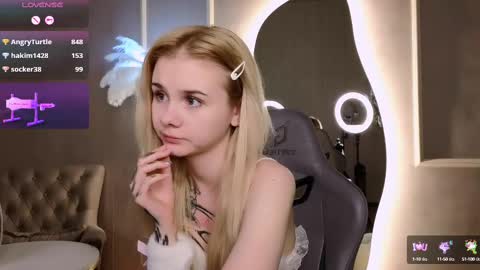 Snapshot of britney_lynch chatting on March 3, 2025, 12:37 am Britney online show from March 3, 2025, 12:37 am