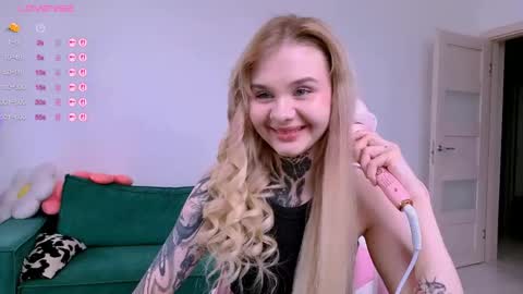 Snapshot of britney_lynch chatting on May 25, 2026, 2:12 pm Britney online show from May 25, 2026, 2:12 pm