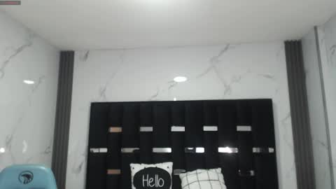 Snapshot of britney_sub chatting on October 23, 2025, 2:11 am Britney online show from October 23, 2025, 2:11 am