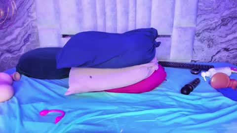 Snapshot of britneyvega chatting on February 8, 2025, 5:29 am Britney online show from February 8, 2025, 5:29 am