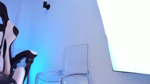   online show from February 18, 2025, 2:06 pm