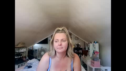 Snapshot of brittanybby23 chatting on September 15, 2025, 5:02 pm brittanybby23 online show from September 15, 2025, 5:02 pm