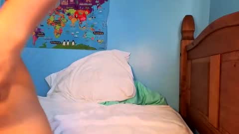 Snapshot of brownlatino22 chatting on September 18, 2025, 12:40 pm brownlatino22 online show from September 18, 2025, 12:40 pm