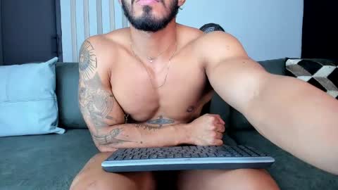 Snapshot of bruce_roldan chatting on May 31, 2026, 5:15 am bruce roldan online show from May 31, 2026, 5:15 am