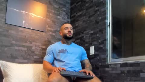 Snapshot of brucedallas chatting on October 16, 2025, 2:56 am brucedallas online show from October 16, 2025, 2:56 am