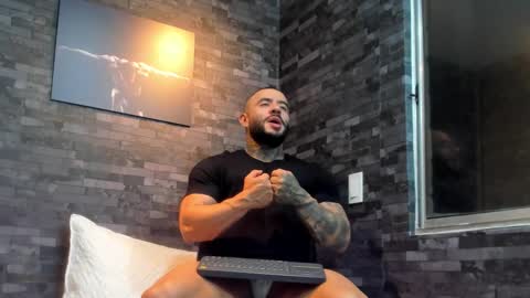 Snapshot of brucedallas chatting on December 2, 2025, 12:05 am brucedallas online show from December 2, 2025, 12:05 am