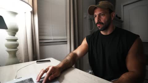 Snapshot of brucestryker chatting on October 2, 2025, 12:06 am onlyfans BRUCESTRYKER online show from October 2, 2025, 12:06 am