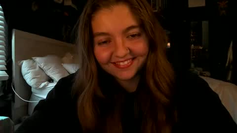 brunettebaby040 online show from September 25, 2025, 8:12 pm