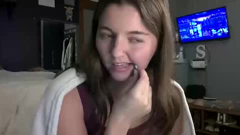 brunettebaby040 online show from October 14, 2025, 10:43 pm