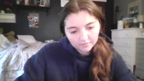 brunettebaby040 online show from November 10, 2025, 7:13 pm