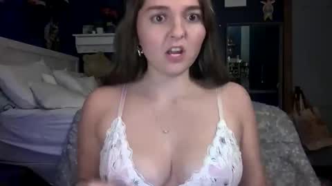 brunettebaby040 online show from November 14, 2025, 12:53 am