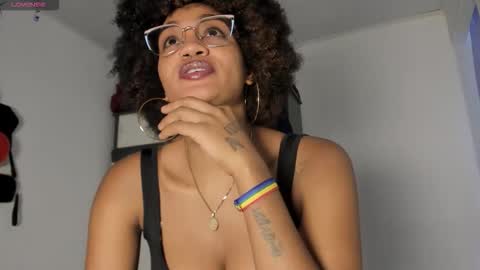 brunettjhelen online show from November 28, 2025, 8:44 pm