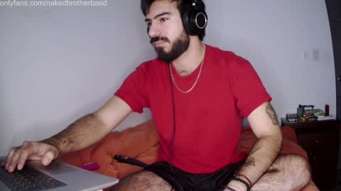 brunobaibe online show from February 4, 2025, 2:21 pm