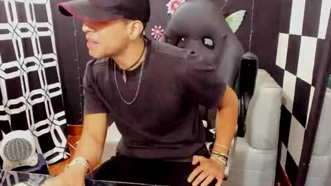 Snapshot of brunocuttie94 chatting on February 15, 2025, 3:50 pm Join my fan club here 150 tokens a month online show from February 15, 2025, 3:50 pm