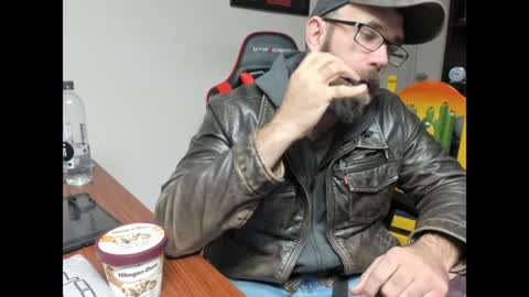 Snapshot of brutalmaster1983 chatting on January 17, 2025, 7:05 pm BRUTALMASTER1983 online show from January 17, 2025, 7:05 pm