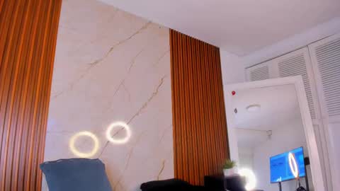 Bryxon  online show from February 13, 2025, 6:05 pm