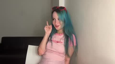 bubble_b00 online show from February 14, 2025, 12:47 pm