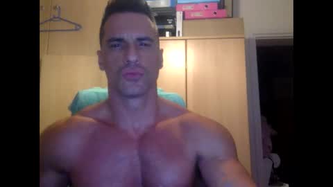 bubblemaleass35 online show from November 19, 2025, 3:01 pm