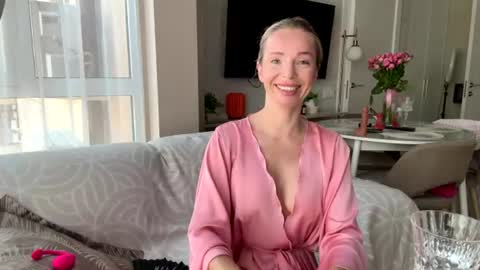 Snapshot of bubbling_queen chatting on July 25, 2026, 10:35 am bubbling_queen online show from July 25, 2026, 10:35 am