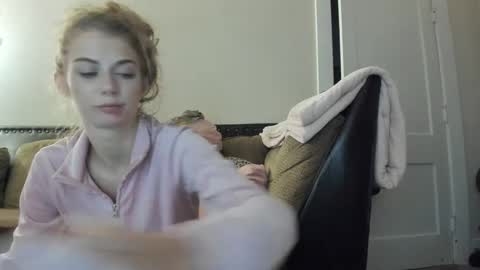 Snapshot of buffybarloe chatting on December 3, 2024, 12:46 am Buffy online show from December 3, 2024, 12:46 am