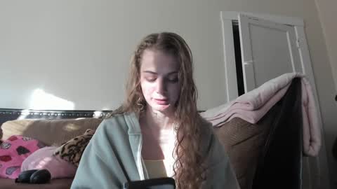 Snapshot of buffybarloe chatting on December 3, 2024, 3:11 pm Buffy online show from December 3, 2024, 3:11 pm