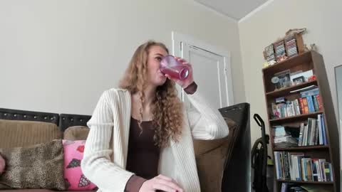 Snapshot of buffybarloe chatting on December 20, 2024, 6:13 pm Buffy online show from December 20, 2024, 6:13 pm