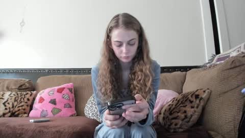 Snapshot of buffybarloe chatting on December 27, 2024, 10:05 pm Buffy online show from December 27, 2024, 10:05 pm