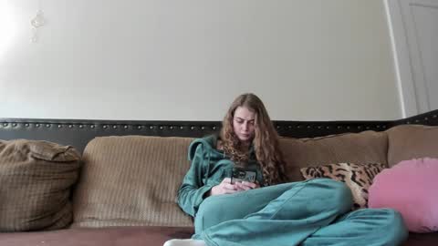 Snapshot of buffybarloe chatting on February 11, 2025, 8:20 pm Buffy online show from February 11, 2025, 8:20 pm