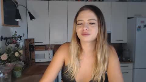 Snapshot of buffyextasy chatting on September 16, 2025, 7:31 am Buffy online show from September 16, 2025, 7:31 am