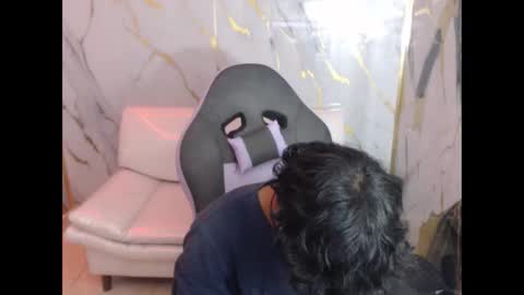 bull_cam online show from October 5, 2025, 7:56 pm