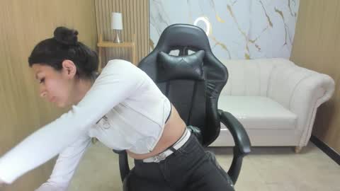 Snapshot of bulma_blue_tf chatting on December 17, 2025, 12:44 pm bulma_blue_tf online show from December 17, 2025, 12:44 pm