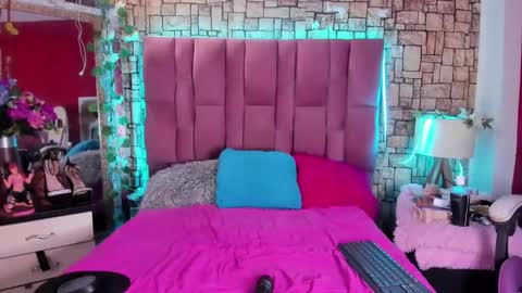 Snapshot of bulmasweetyose chatting on January 25, 2025, 8:10 pm bulmasweetyose mommy submissive control milf lovense online show from January 25, 2025, 8:10 pm