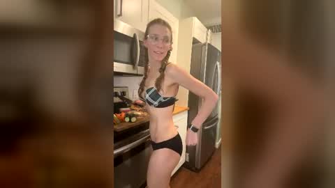 Snapshot of bumblebee_bat chatting on July 12, 2026, 5:04 pm Bumblebee Bat Girl athletic fit smalltits skinny natural online show from July 12, 2026, 5:04 pm