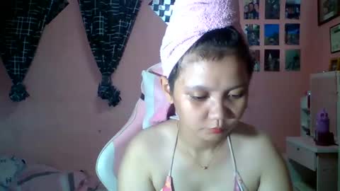 Snapshot of bunny_flower18 chatting on May 29, 2026, 9:40 am bunny_flower18 online show from May 29, 2026, 9:40 am