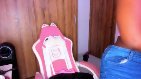 Snapshot of bunny_secrets chatting on February 4, 2026, 11:31 pm Isa online show from February 4, 2026, 11:31 pm