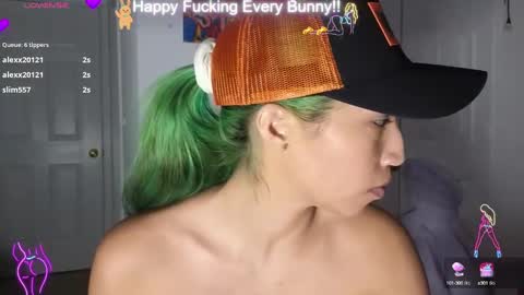 Tokki  bunny  online show from January 28, 2025, 5:11 am