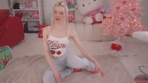 Stella online show from December 6, 2024, 10:19 pm