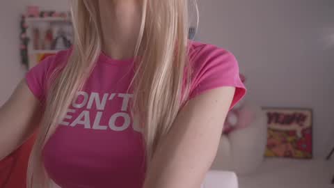 Stella online show from January 2, 2025, 11:49 pm