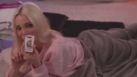 Stella online show from March 2, 2025, 1:04 am