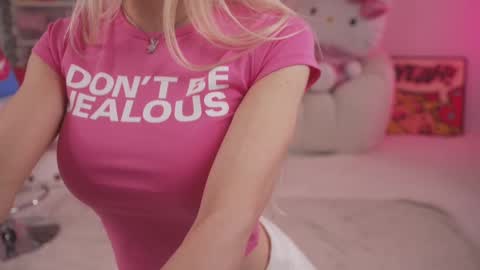 Stella online show from March 2, 2025, 11:31 pm