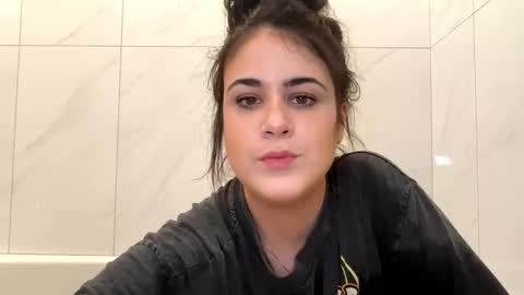 Snapshot of bunnyqueen96 chatting on December 19, 2025, 4:41 am Cassie online show from December 19, 2025, 4:41 am