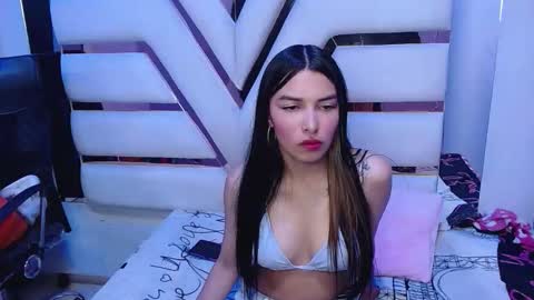 burbuja pink  online show from January 18, 2026, 4:05 am