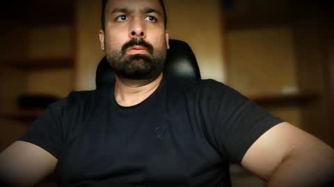 Snapshot of burlymonster chatting on October 6, 2025, 3:37 am Hairy Arabian online show from October 6, 2025, 3:37 am