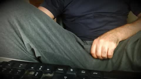 Snapshot of burlymonster chatting on October 13, 2025, 5:46 pm Hairy Arabian online show from October 13, 2025, 5:46 pm