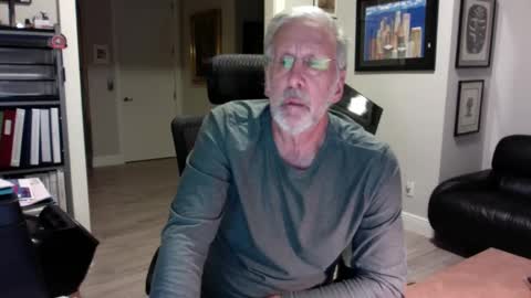 Snapshot of bustinout99 chatting on December 21, 2024, 3:58 am afternoon wood online show from December 21, 2024, 3:58 am