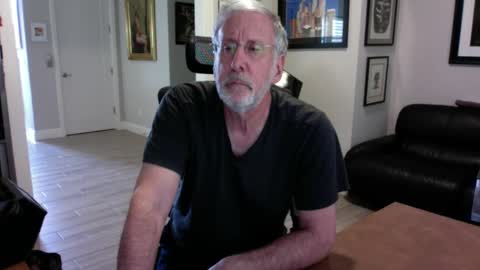 Snapshot of bustinout99 chatting on February 5, 2025, 3:20 pm afternoon wood online show from February 5, 2025, 3:20 pm