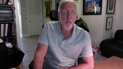 Snapshot of bustinout99 chatting on December 1, 2025, 9:31 pm afternoon wood online show from December 1, 2025, 9:31 pm